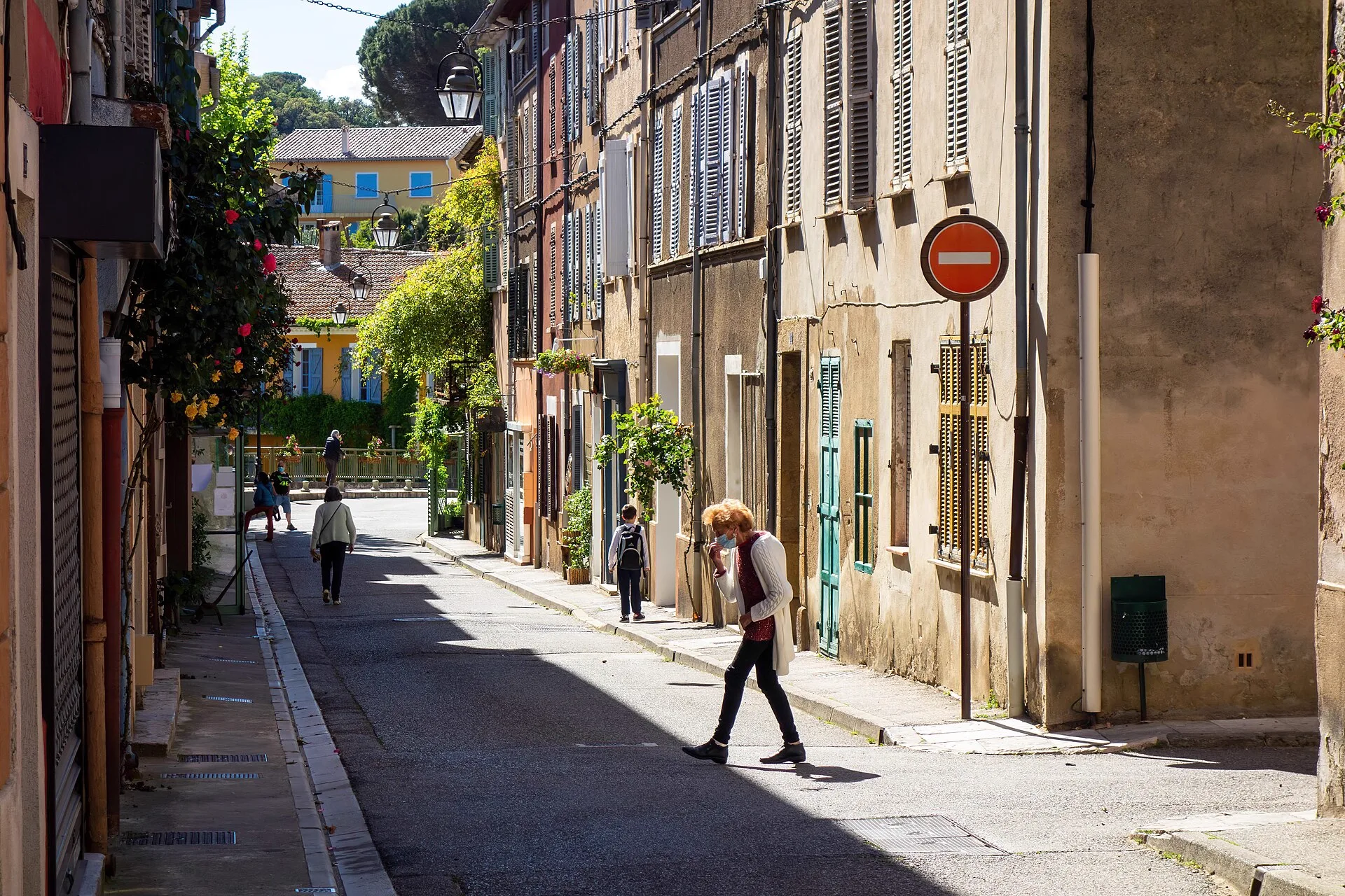 Une ruelle du village de Collobrières, capitale de la châtaigne