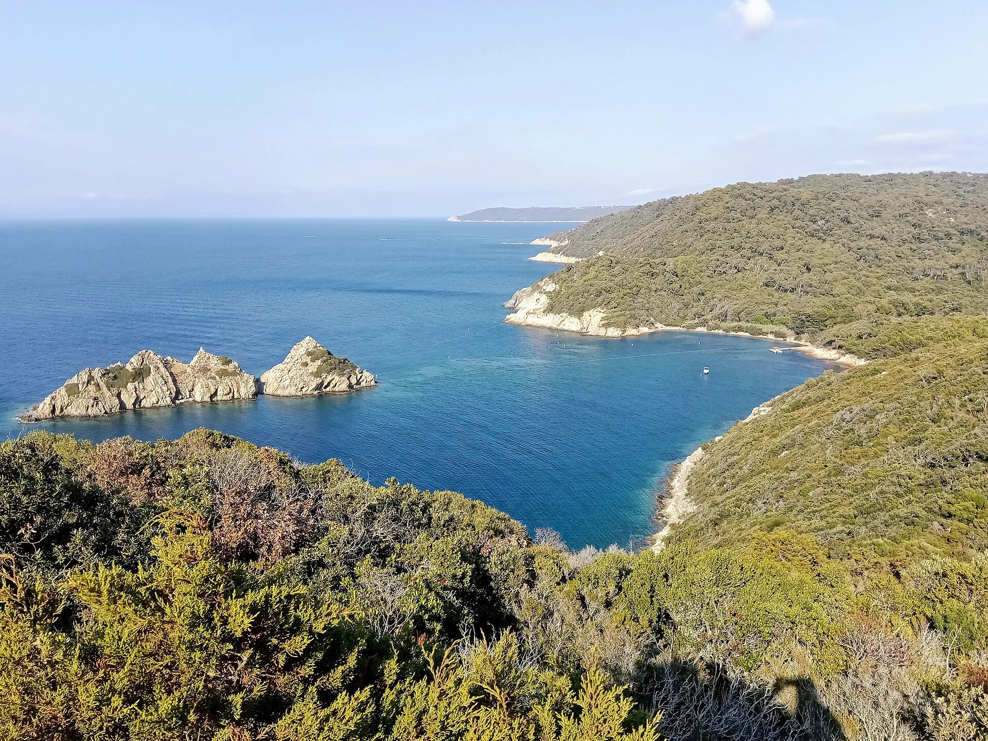 Côte sauvage et îlots de la baie de la Palud à Port-Cros