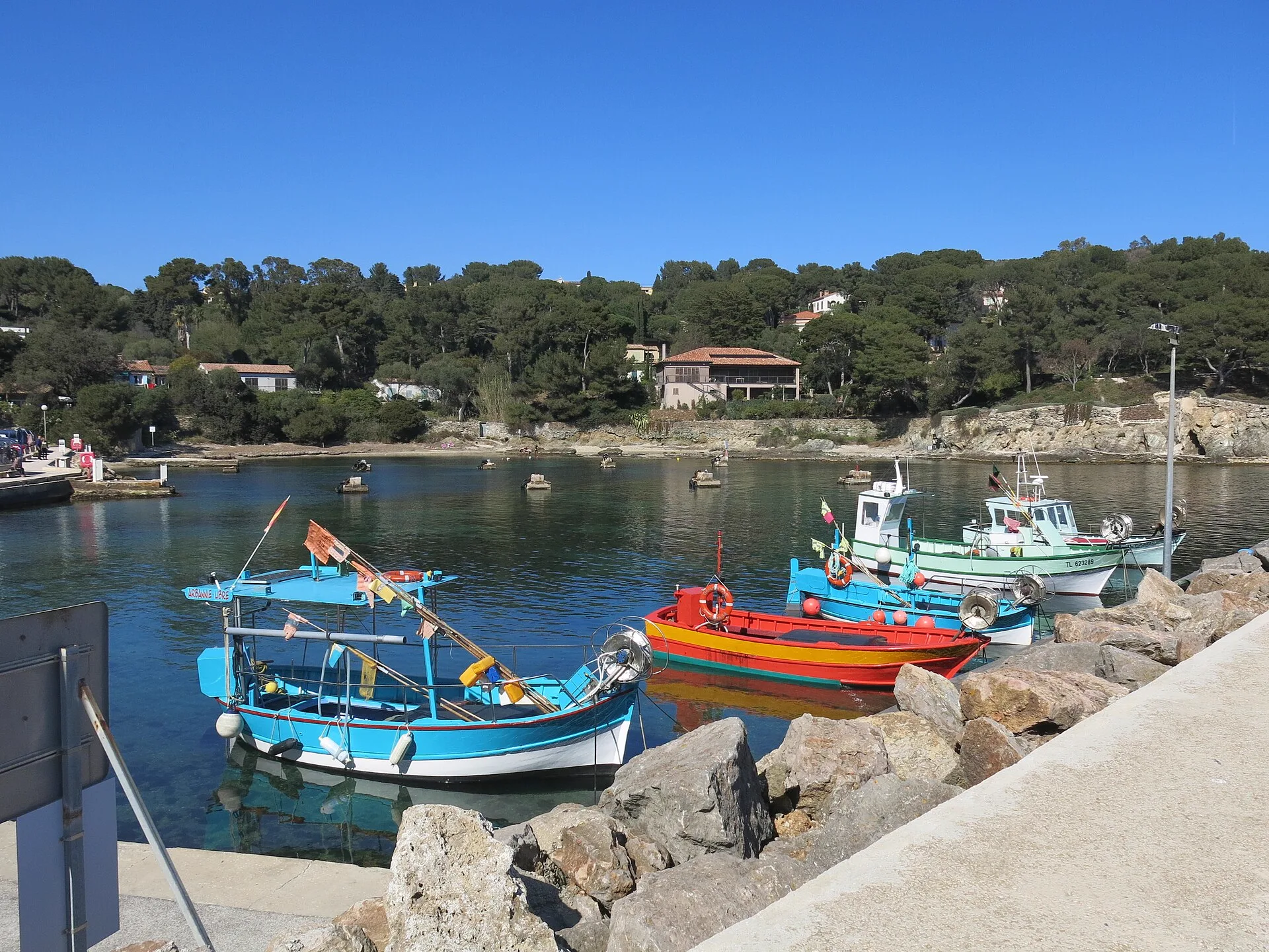 Le petit port du Niel, sur la presqu'île de Giens à Hyères