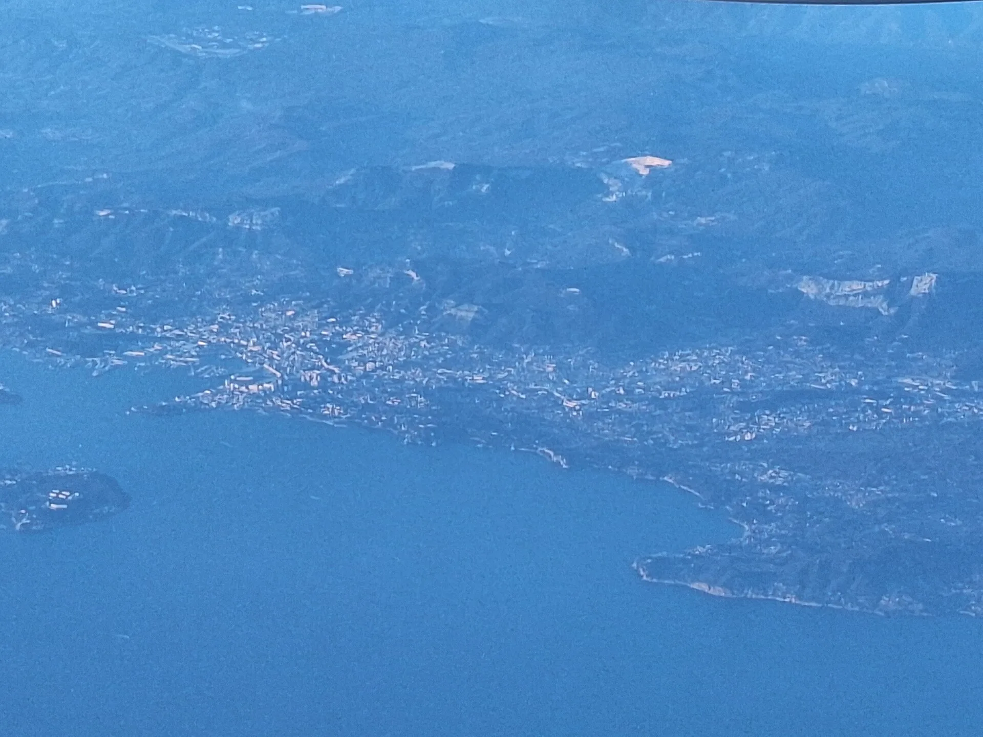 La rade de Toulon et la presqu'île de Saint-Mandrier vues d'avion