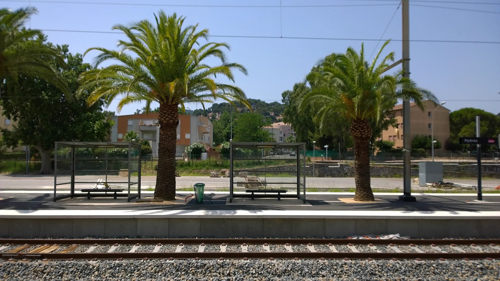 La gare SNCF d'Hyères et ses palmiers, terminus de la ligne