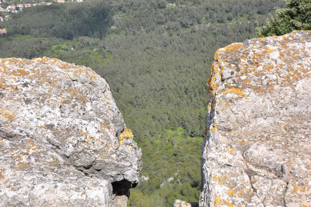 Le Mont Faron au-dessus de la rade de Toulon