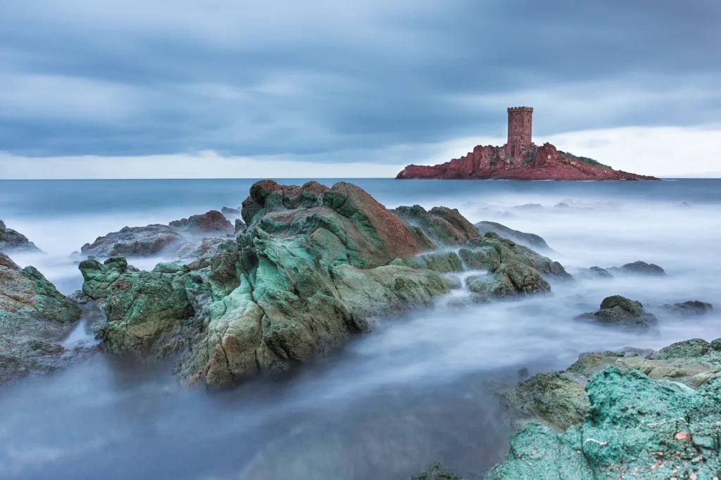 L'île d'Or et sa tour, face au Cap du Dramont