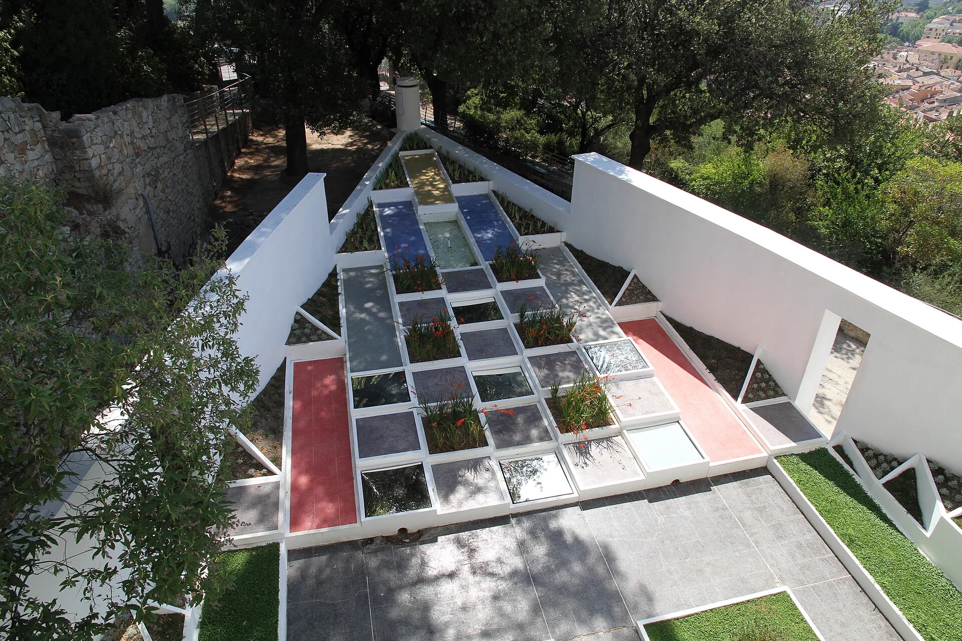 La Villa Noailles et ses terrasses dominant Hyères